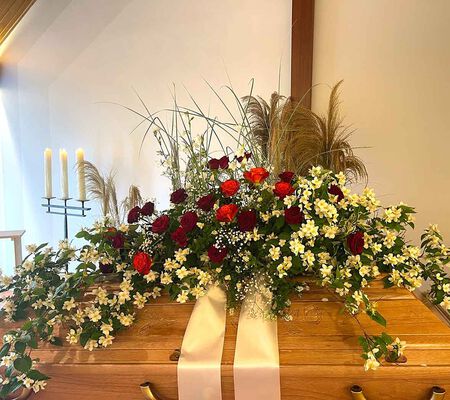 Rote Rosen im Blütenrausch Juni