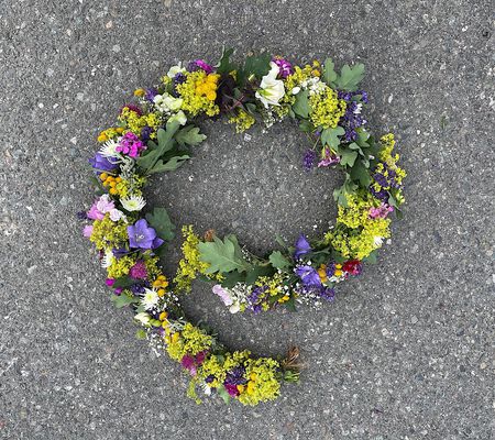 Urnen Girlande für Friedwald imJuni