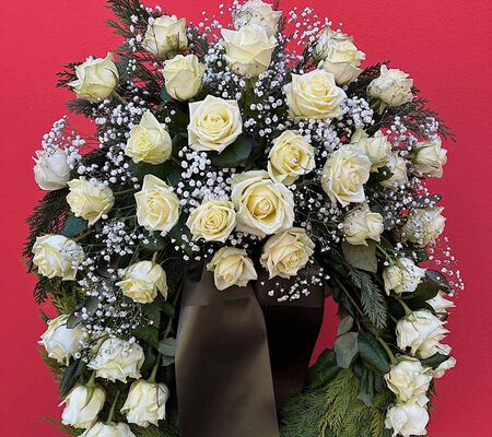 Kranz weisse Rosen- März